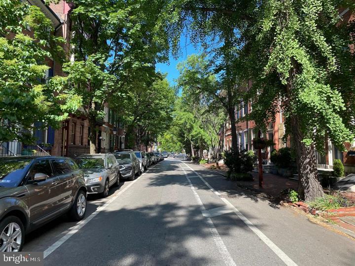 SOCIETY HILL - Residential Income