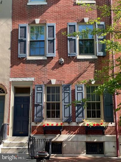 SOCIETY HILL - Residential Income