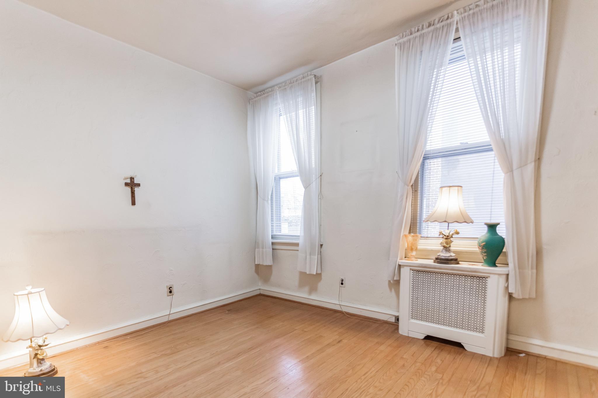 SOCIETY HILL - Residential Income