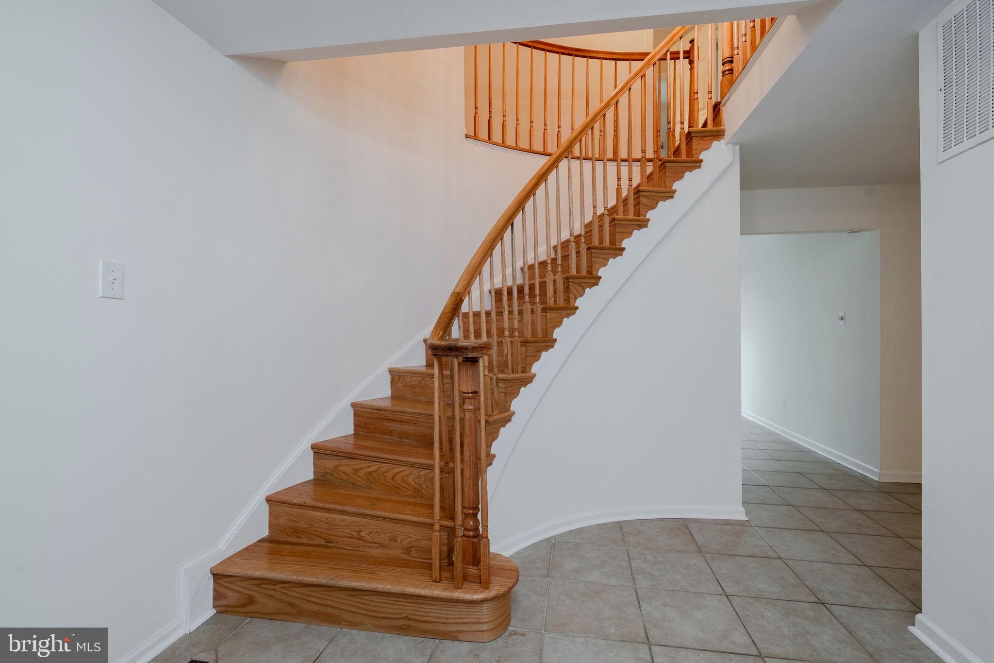 706 RIDGE DRIVE
