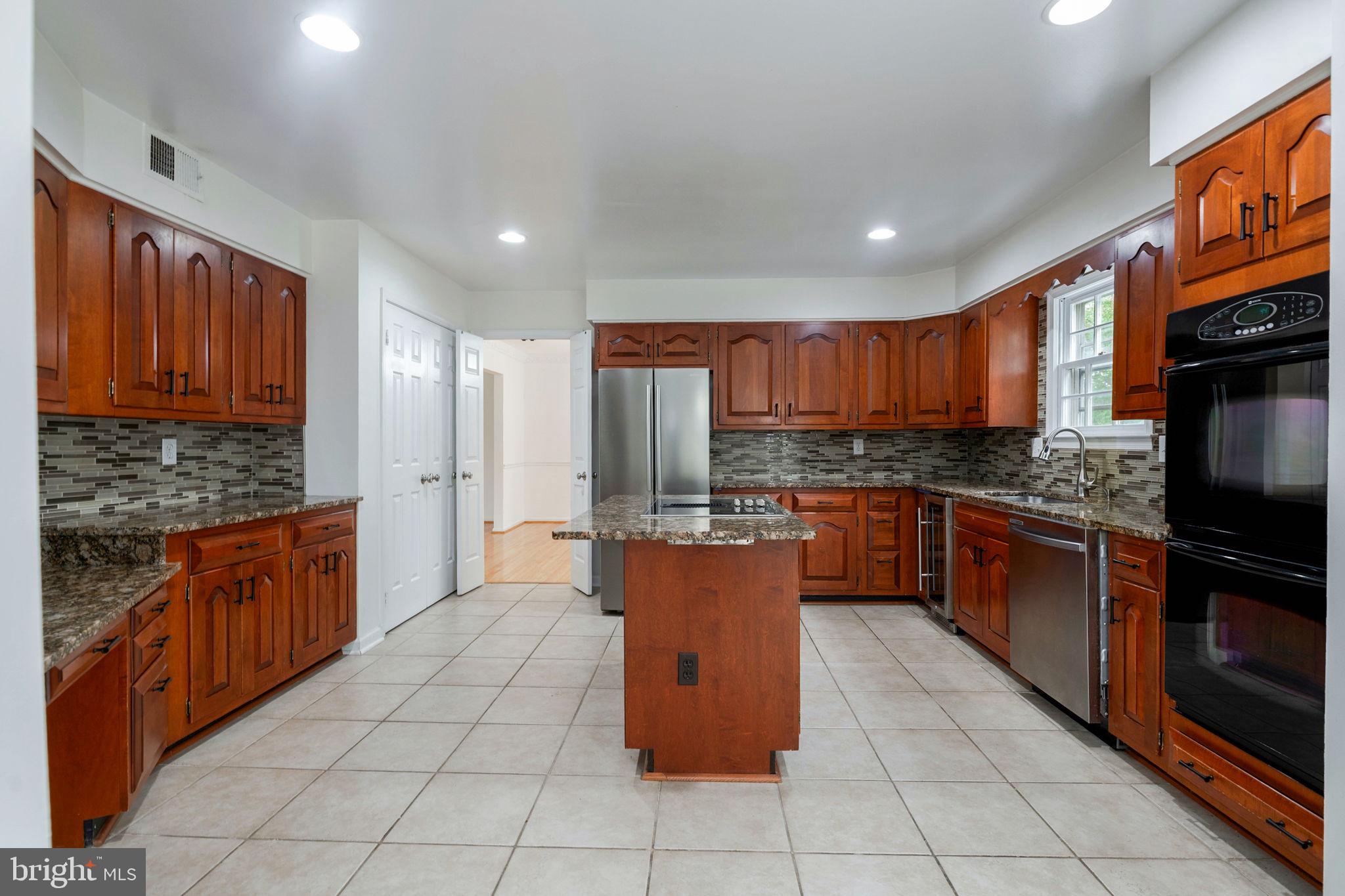 706 RIDGE DRIVE
