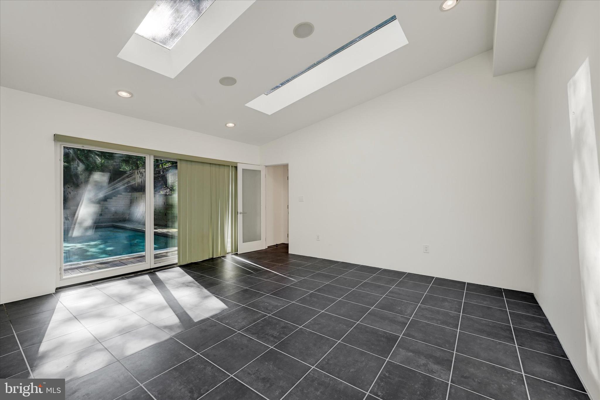 GARDEN VIEW - Residential