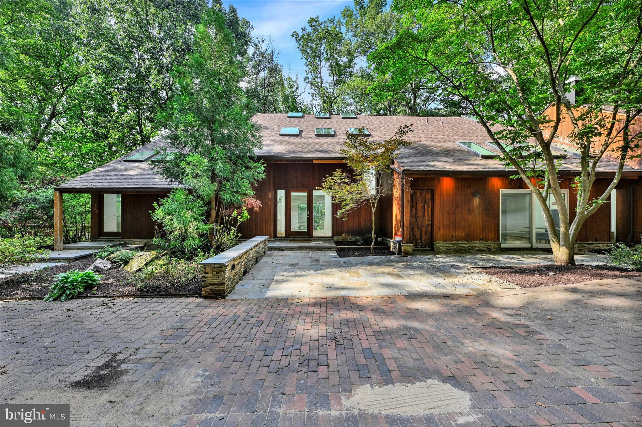 11 GREEN HEATHER COURT