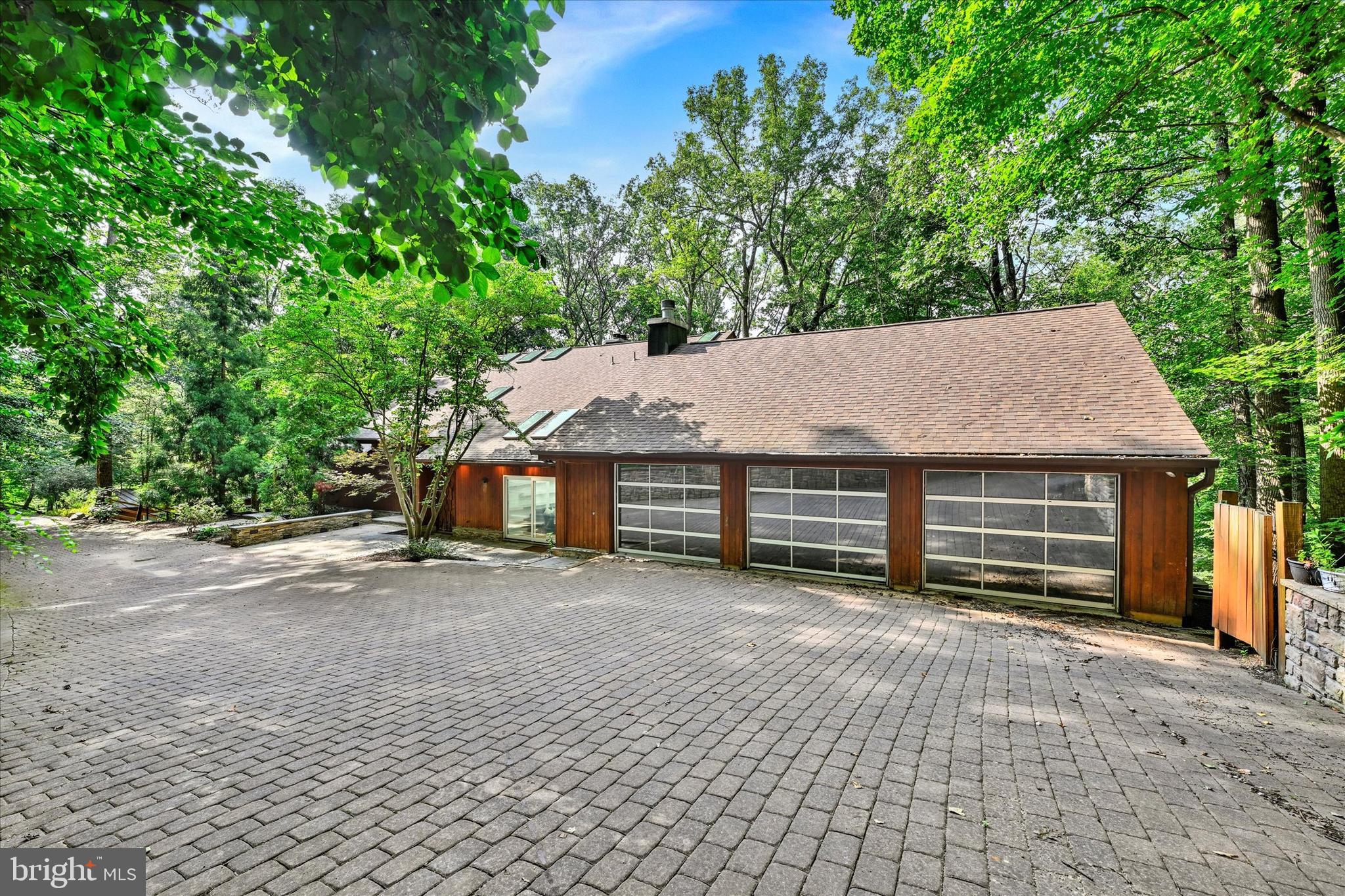 11 GREEN HEATHER COURT