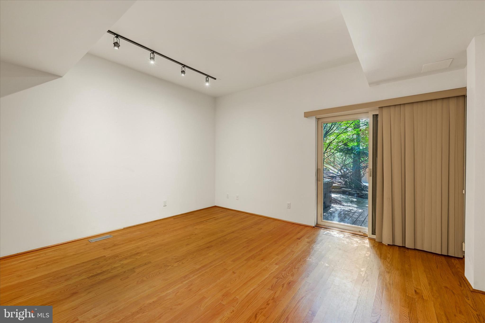 GARDEN VIEW - Residential