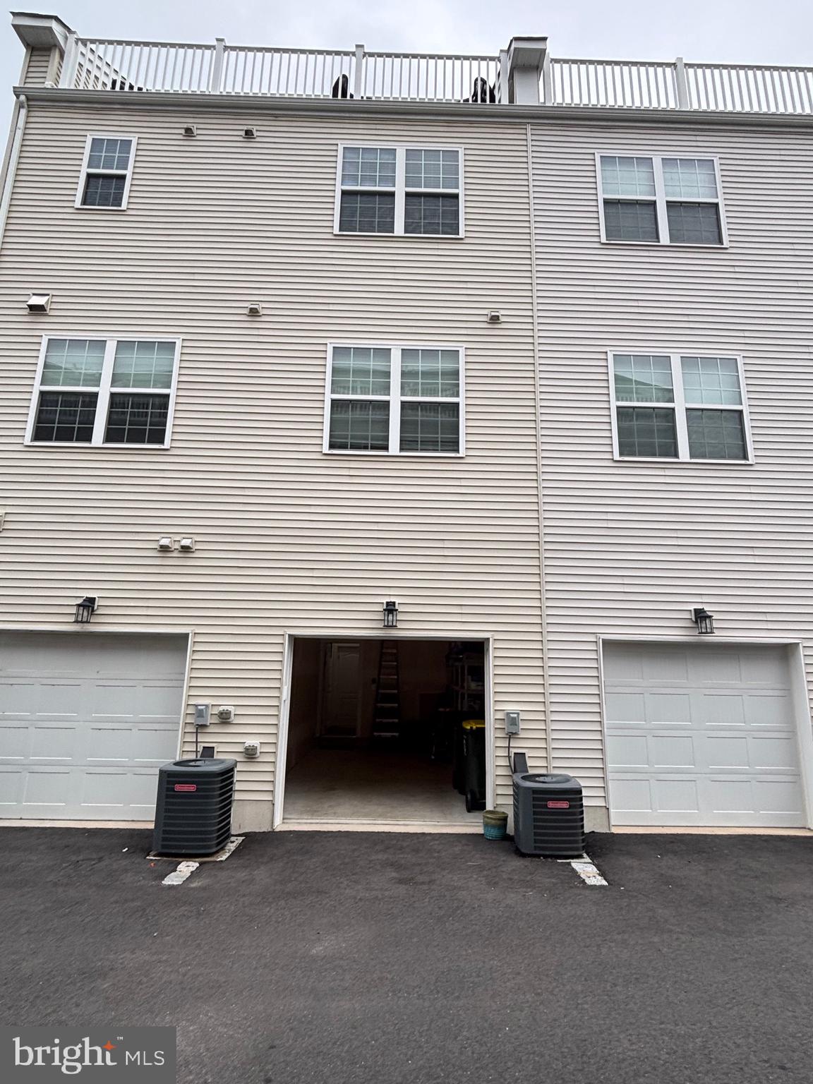 WATERSIDE - Residential