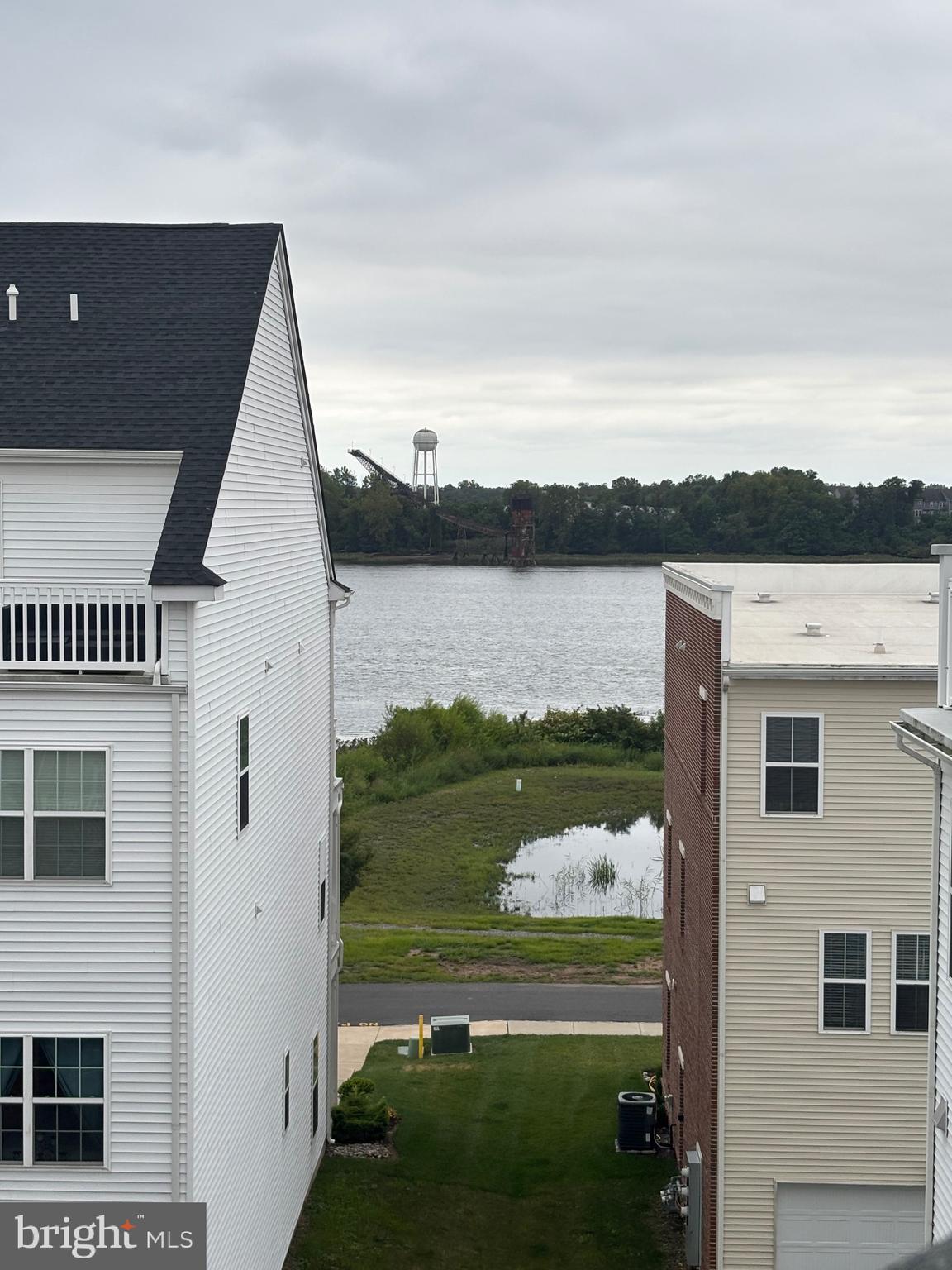 WATERSIDE - Residential