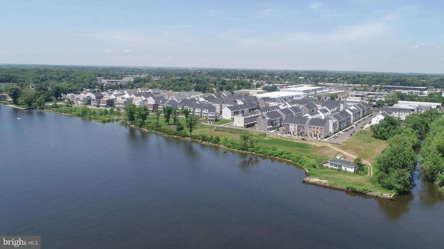 WATERSIDE - Residential