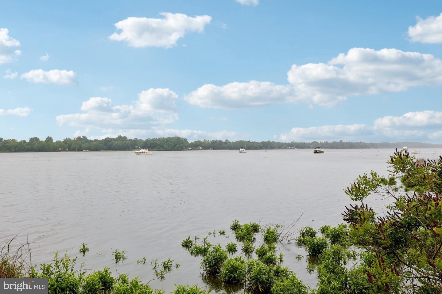 WATERSIDE - Residential