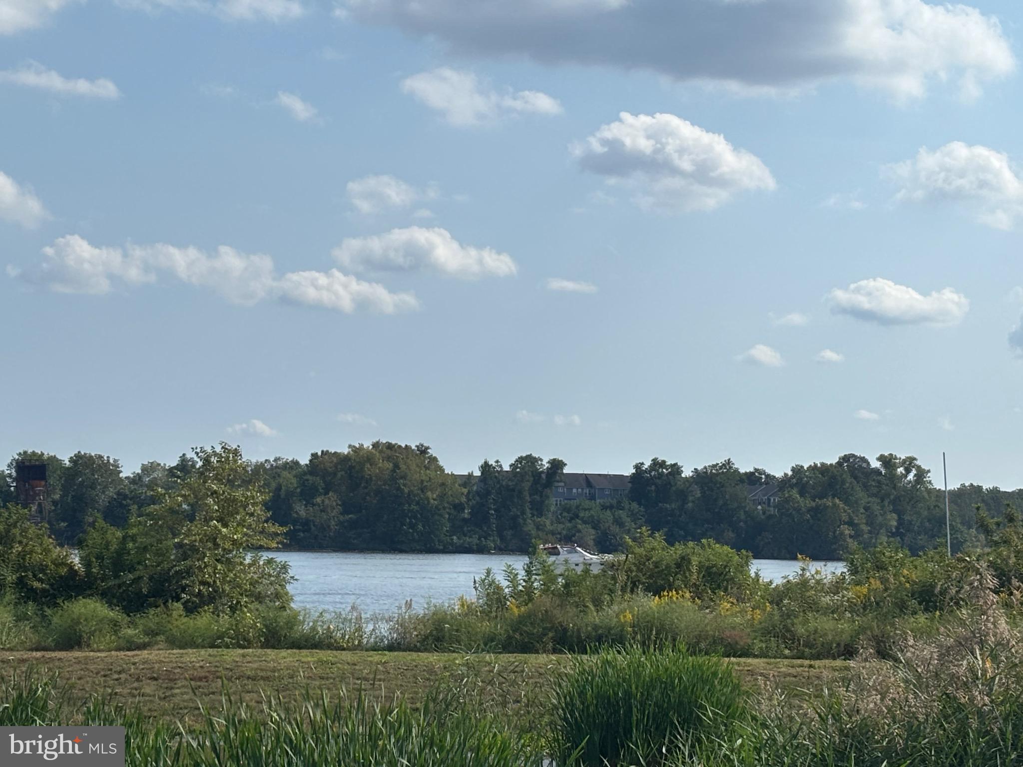 WATERSIDE - Residential