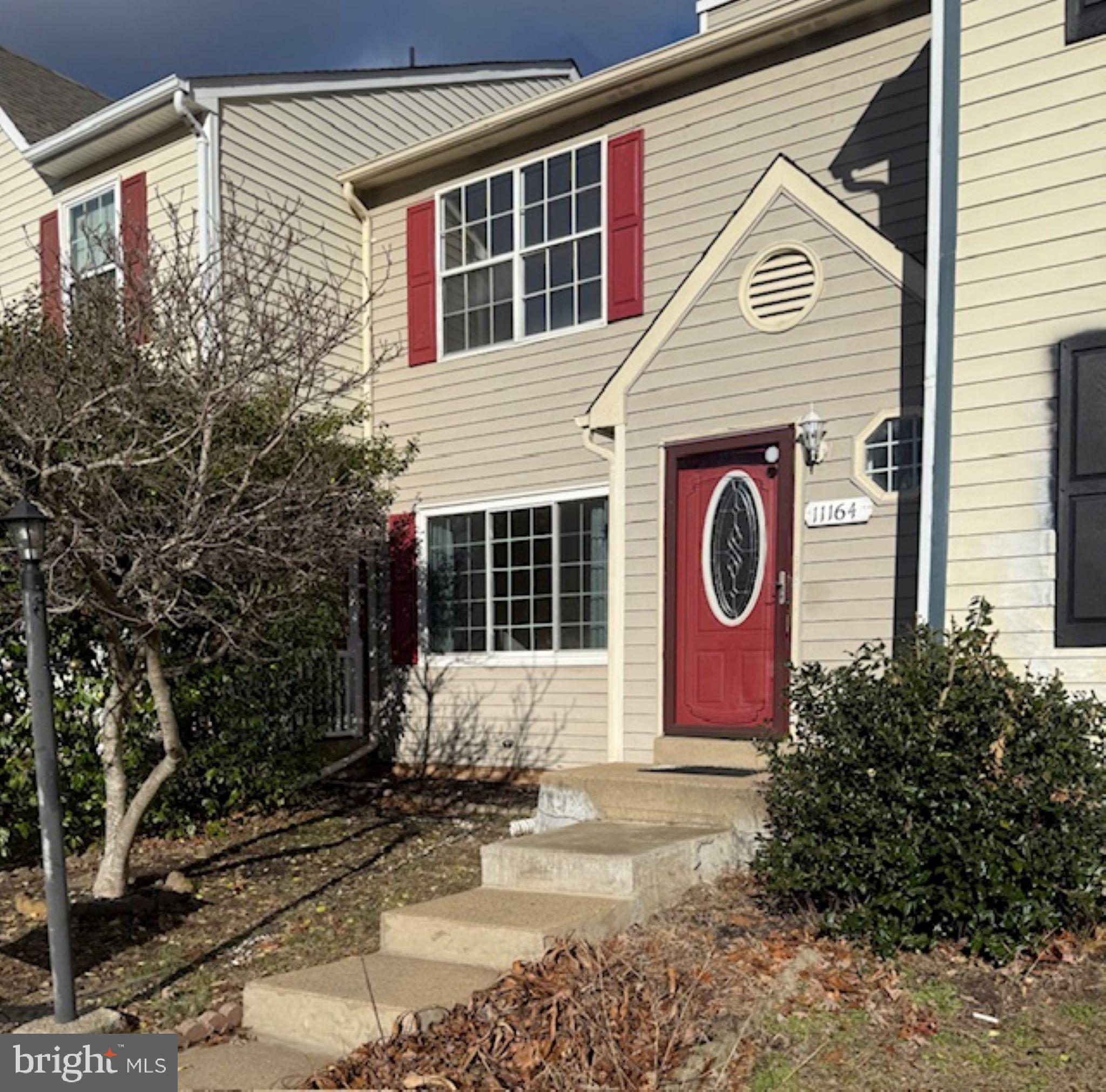 Ready to move in, three level town house, 2 Master suite with full bath on the upper level. living room, dining room, stainless steel appliances. Very Spacious fully finish basement, fully fence back yard with storage shed and opens to common area. Minutes away from shopping, dining, schools, I-95 and more.