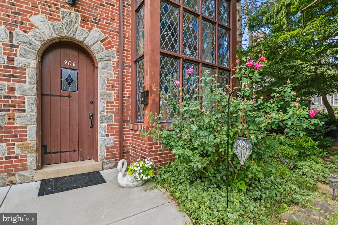 906 BURMONT ROAD