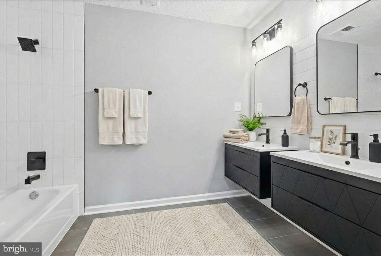 AMY & ELMERS FARM - Residential