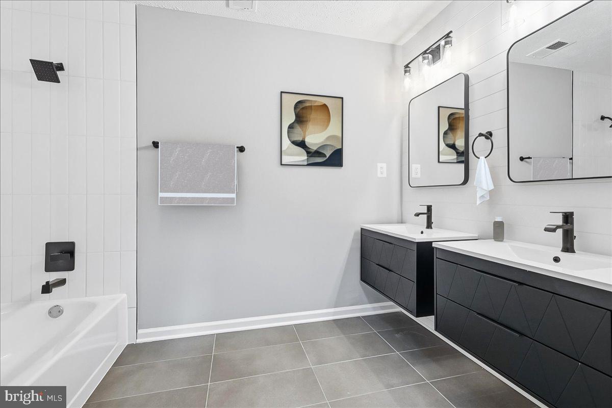 AMY & ELMERS FARM - Residential