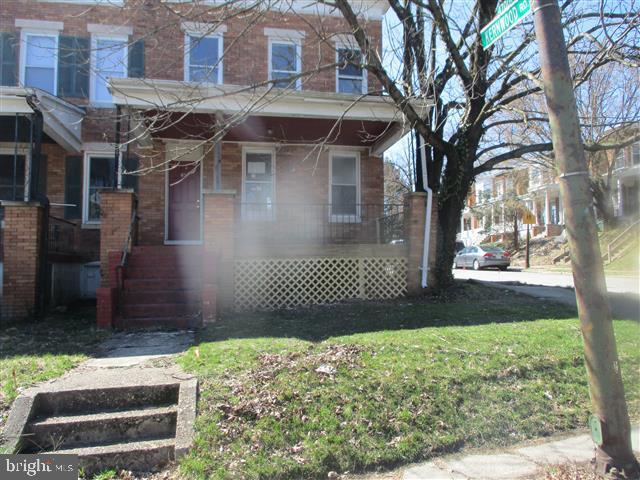 This End of group row home offers coered front porch , fenced rear yard and detached 2 car garage with parking pad in rear. Open floor plan on main level. Lots of upgrades in the past , to include windows, bath, kitchen & more. Upper level has 3 bedrooms and full bath. Full basement with lots of possibilities. Close to schools, colleges ,shopping & entertainment. aGENTS SEE AGENT REMARKS FOR CONTRACT DETAILS. OPENS TO INVESTORS 5.5