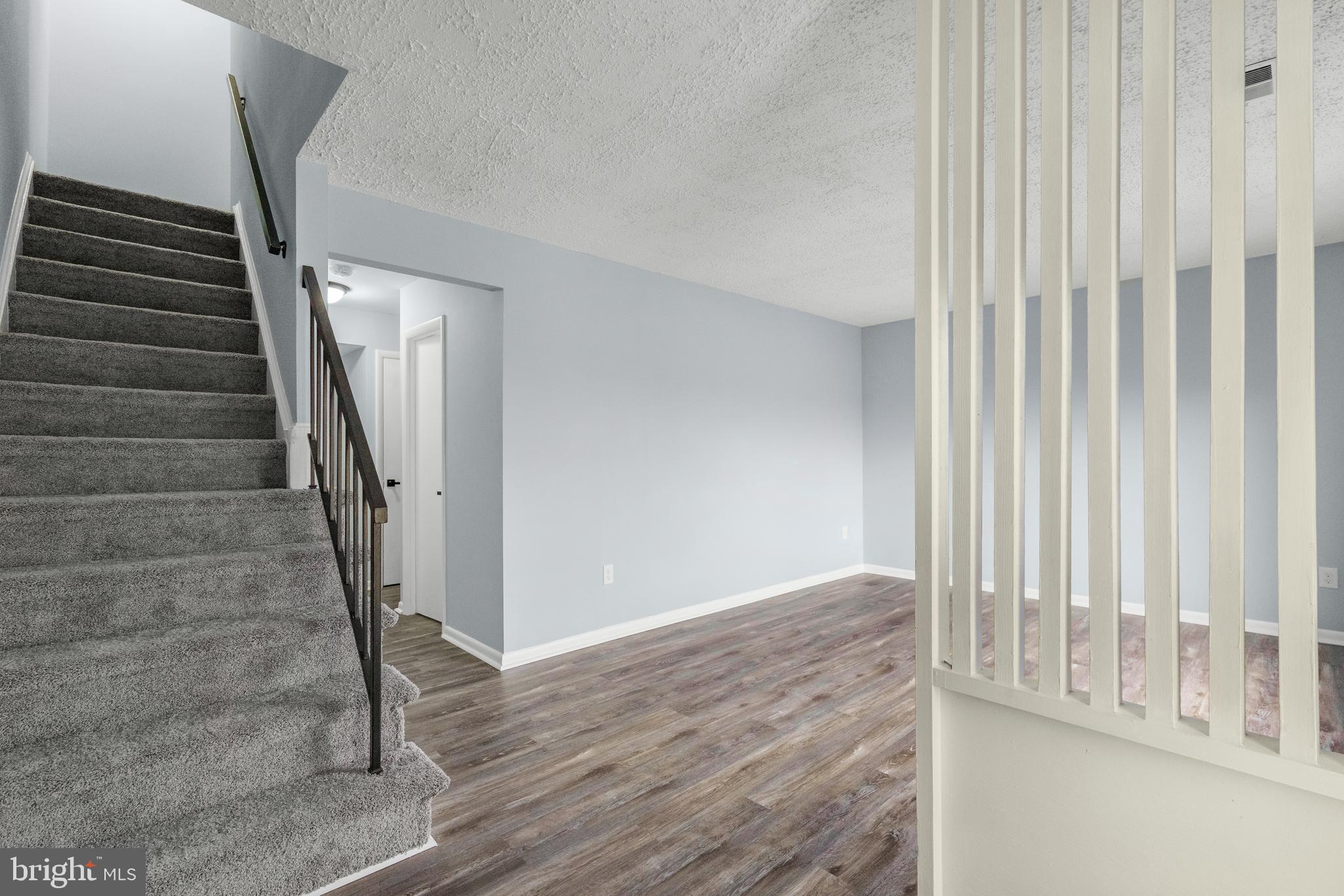 APPLEWALK CONDO - Residential