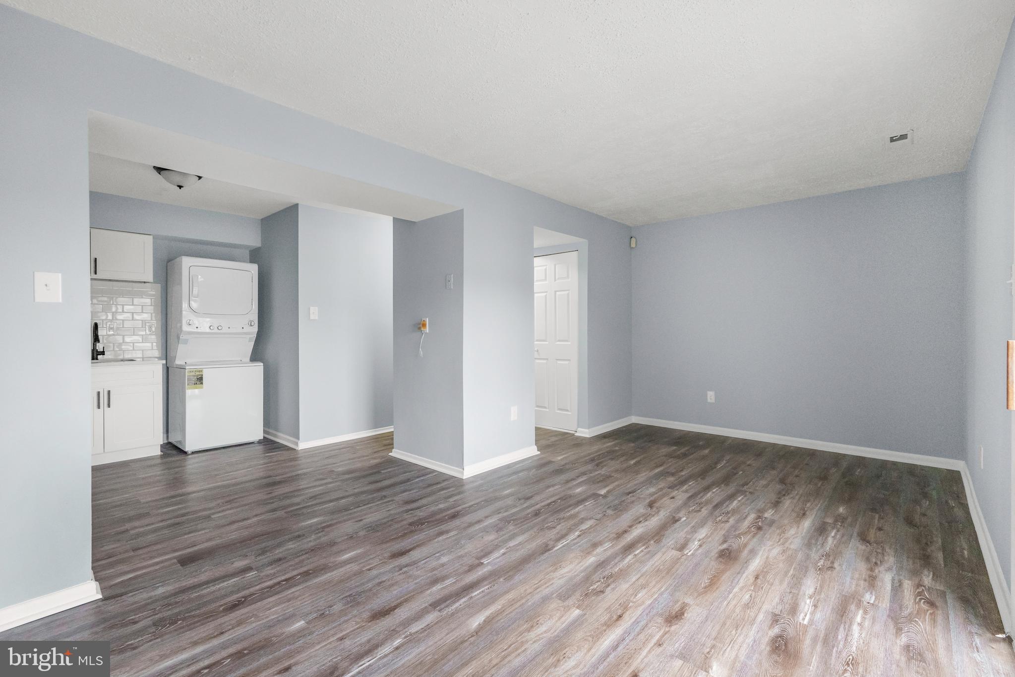 APPLEWALK CONDO - Residential