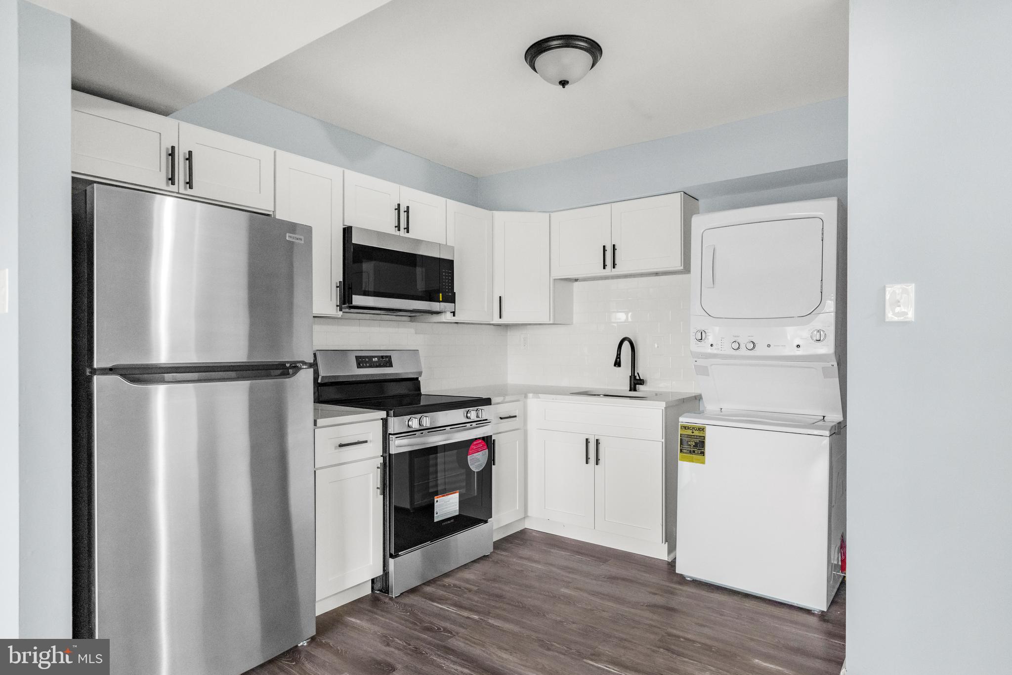 APPLEWALK CONDO - Residential