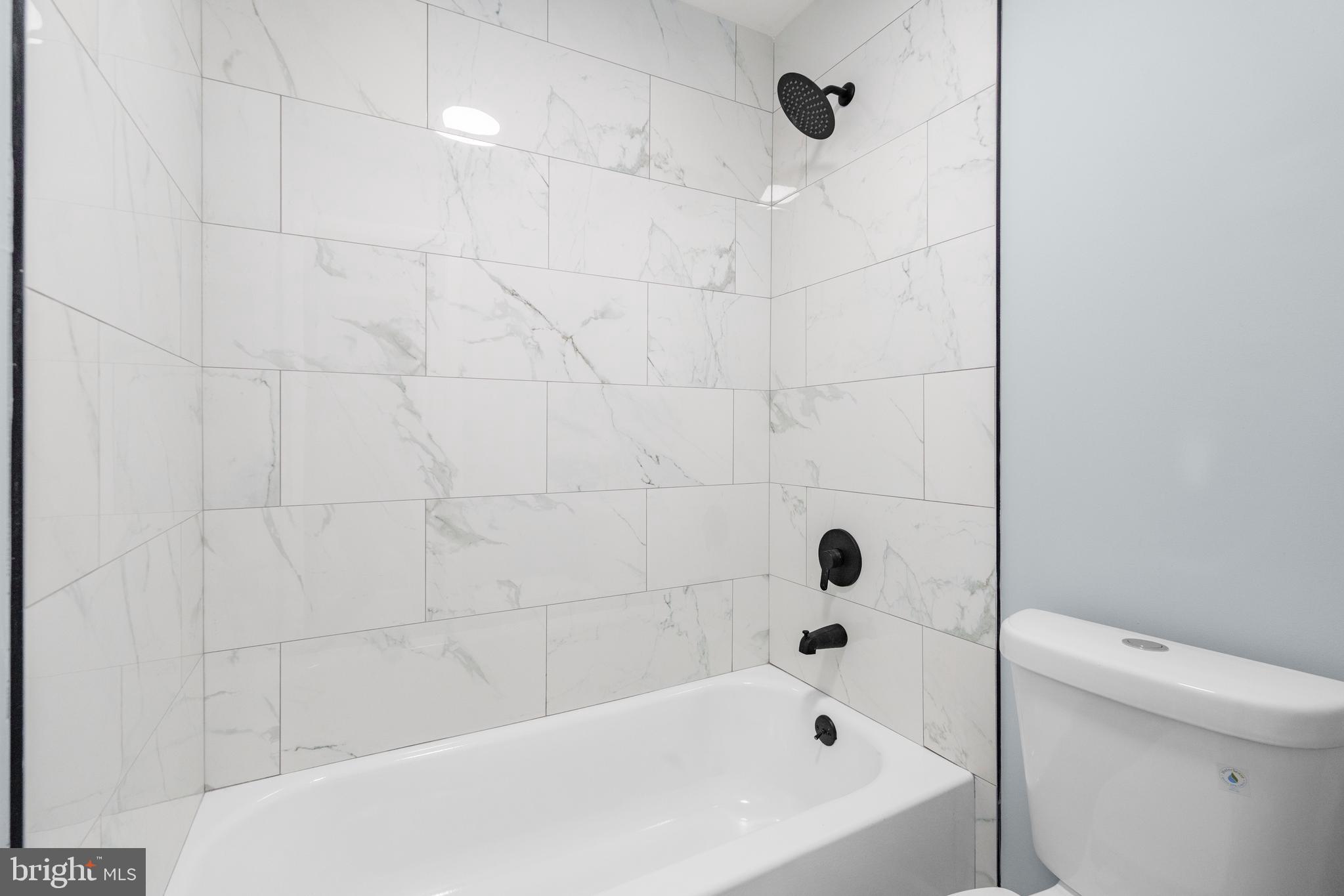 APPLEWALK CONDO - Residential