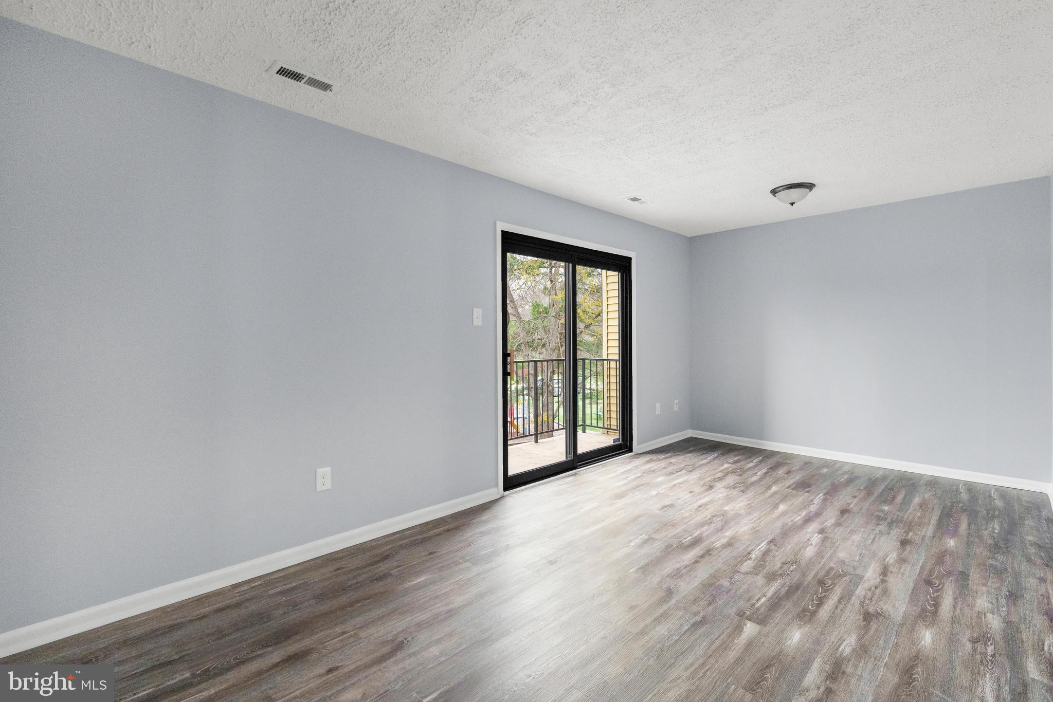 APPLEWALK CONDO - Residential