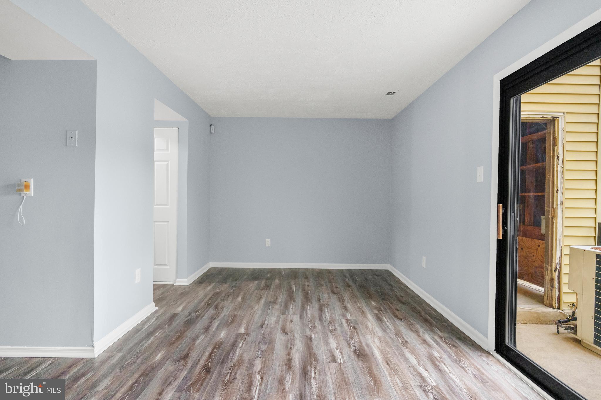 APPLEWALK CONDO - Residential