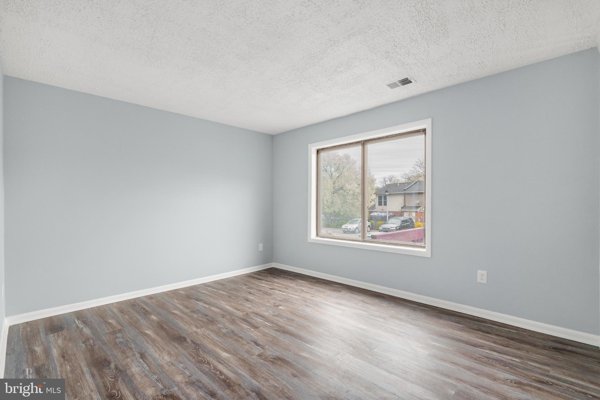 APPLEWALK CONDO - Residential