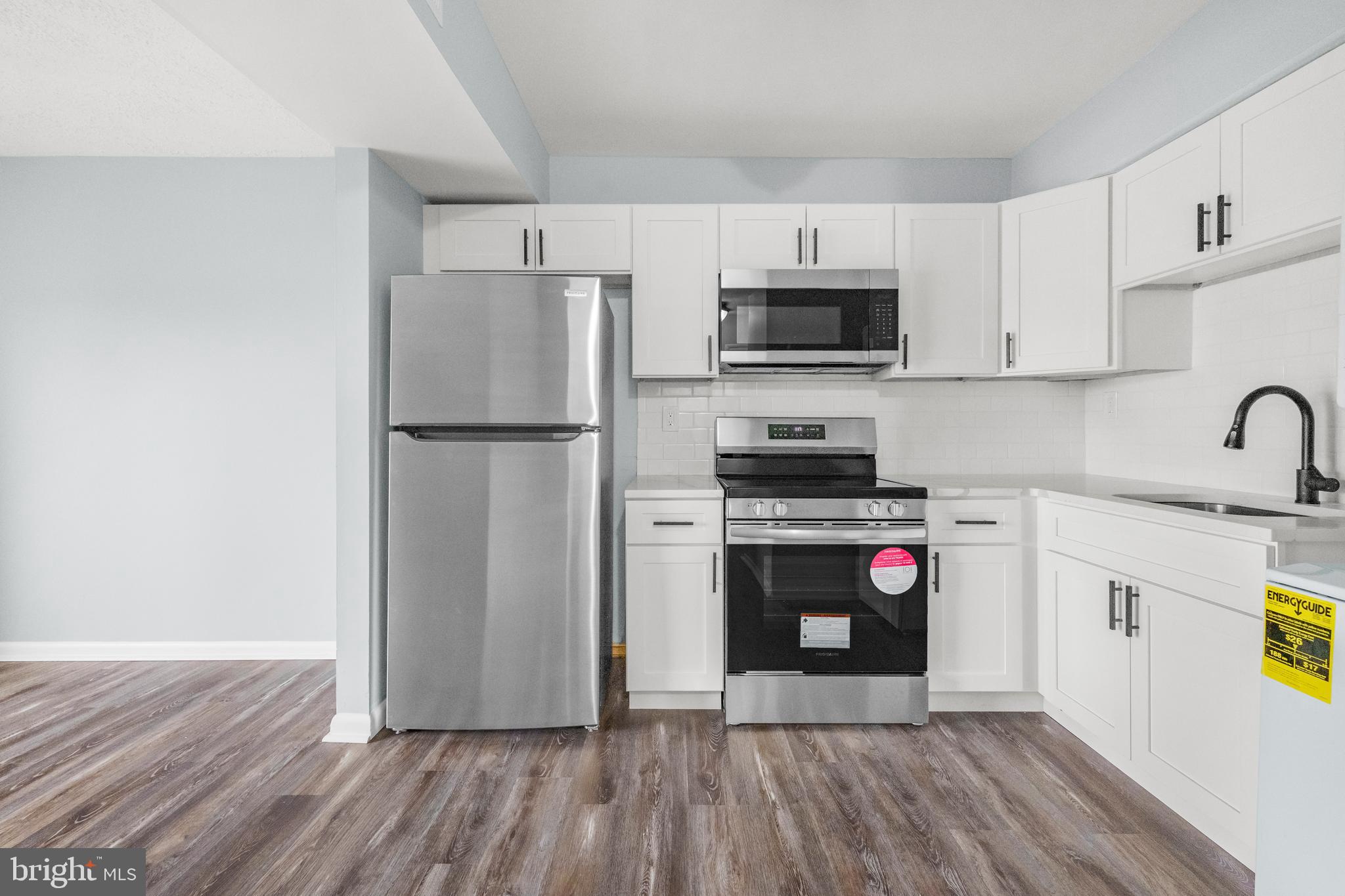 APPLEWALK CONDO - Residential