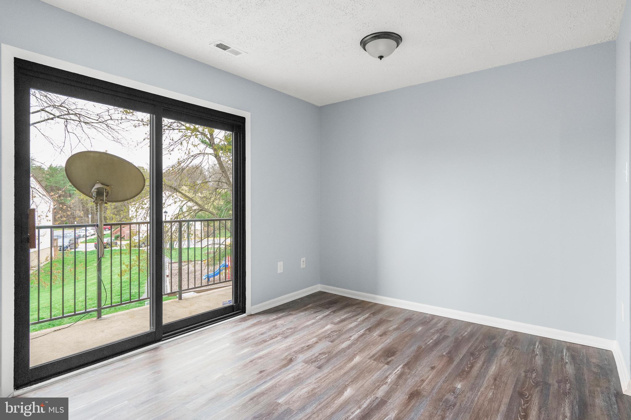 APPLEWALK CONDO - Residential