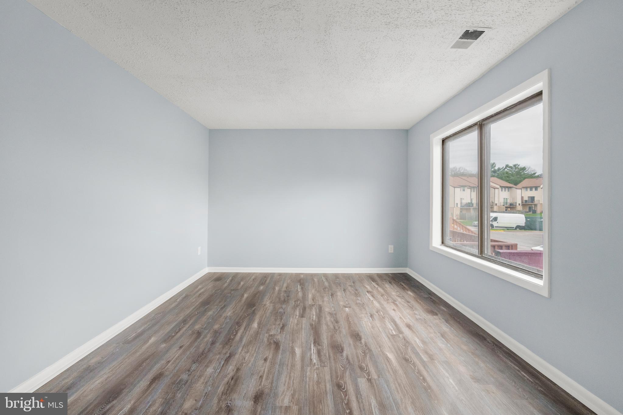 APPLEWALK CONDO - Residential