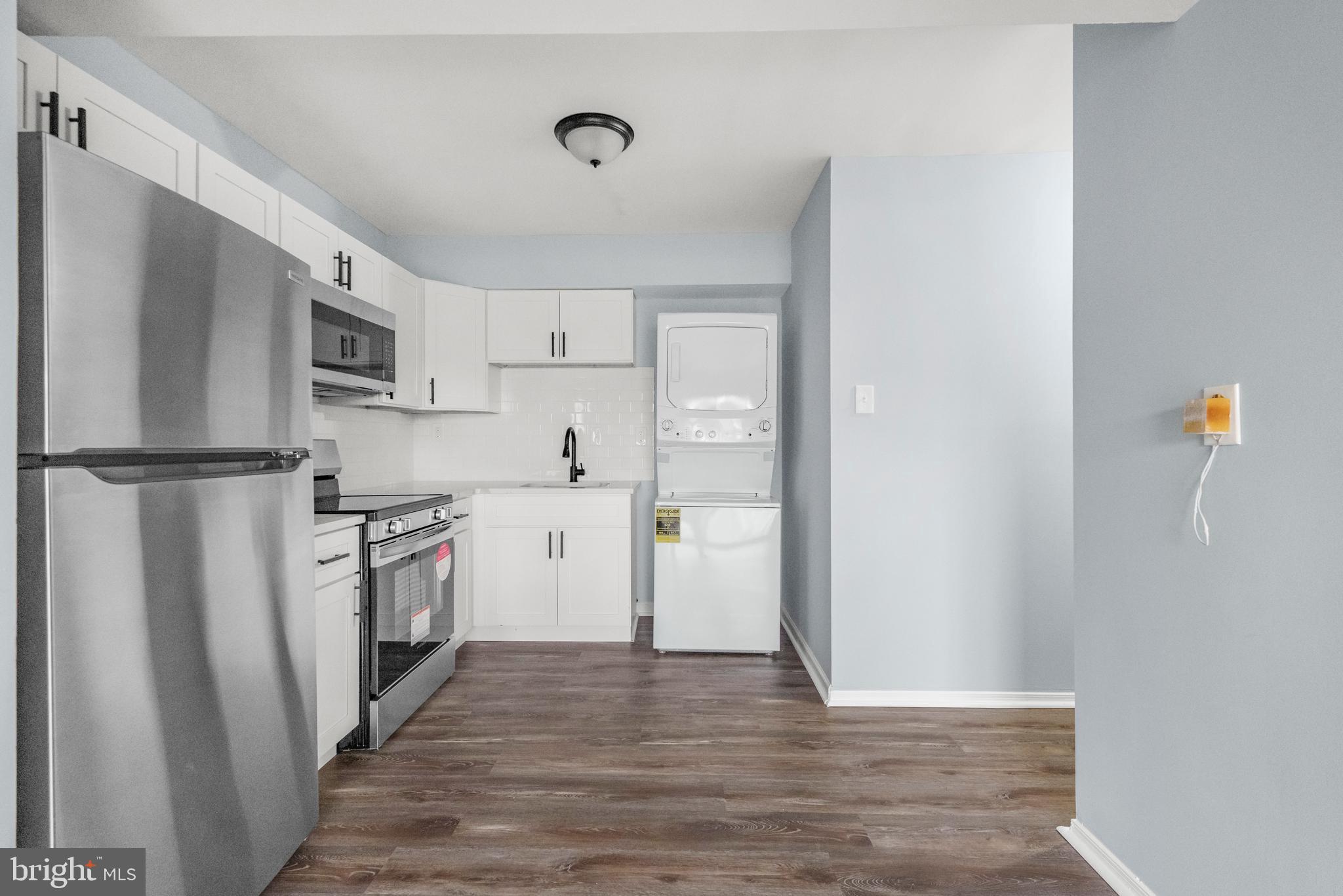 APPLEWALK CONDO - Residential