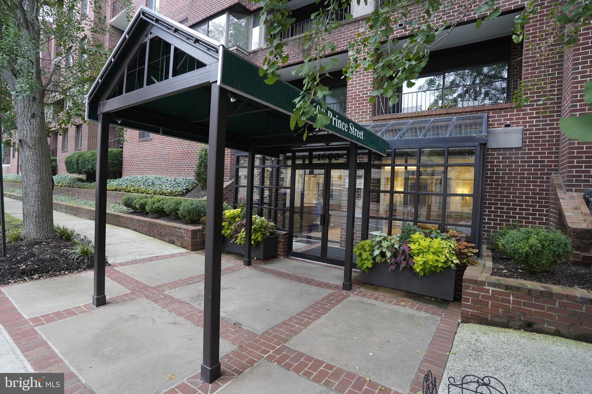 1600 PRINCE STREET - Residential