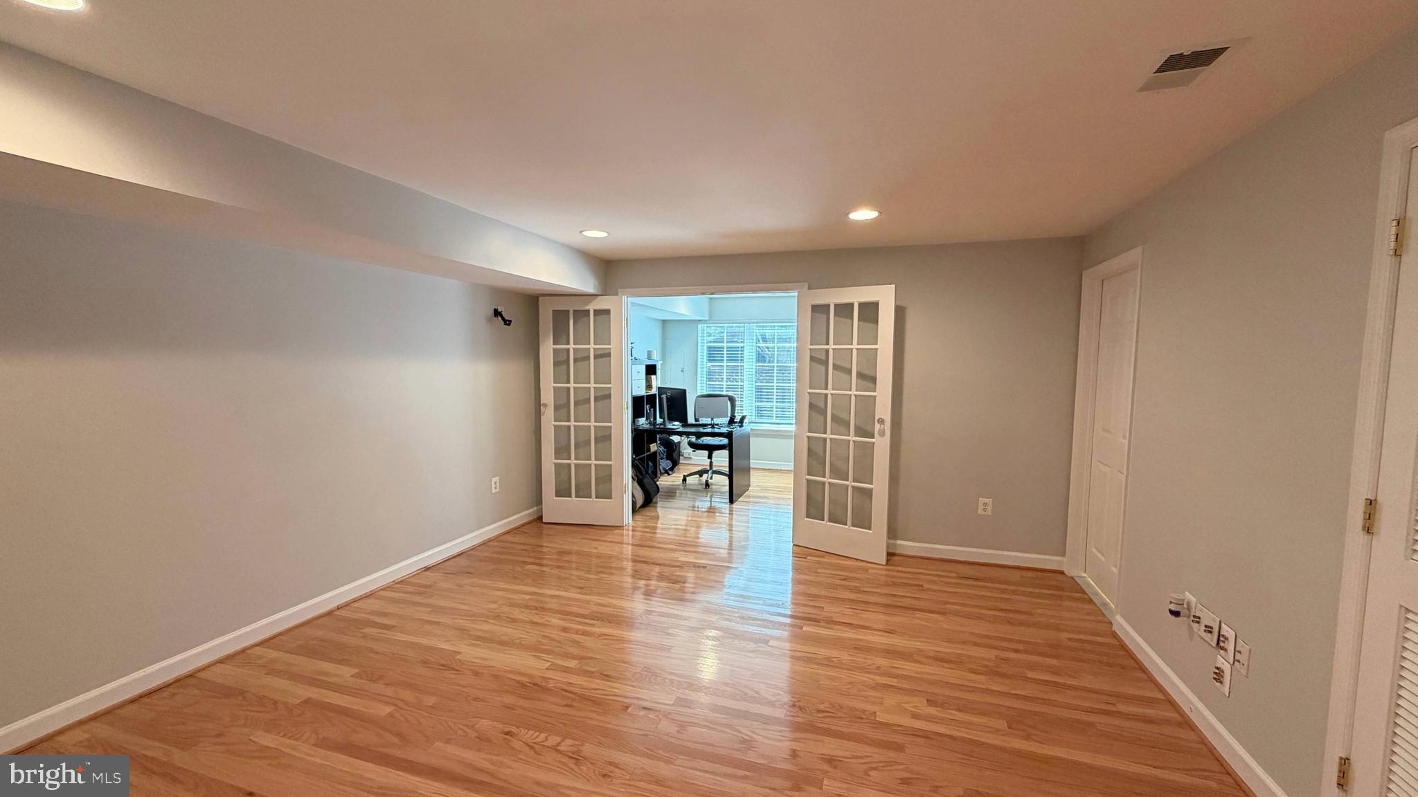 FAIRFAX CENTER LANDBAY - Residential
