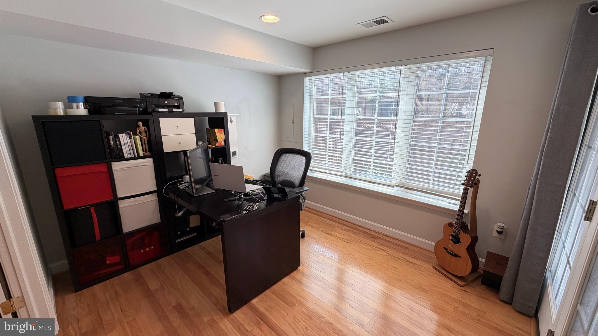 FAIRFAX CENTER LANDBAY - Residential