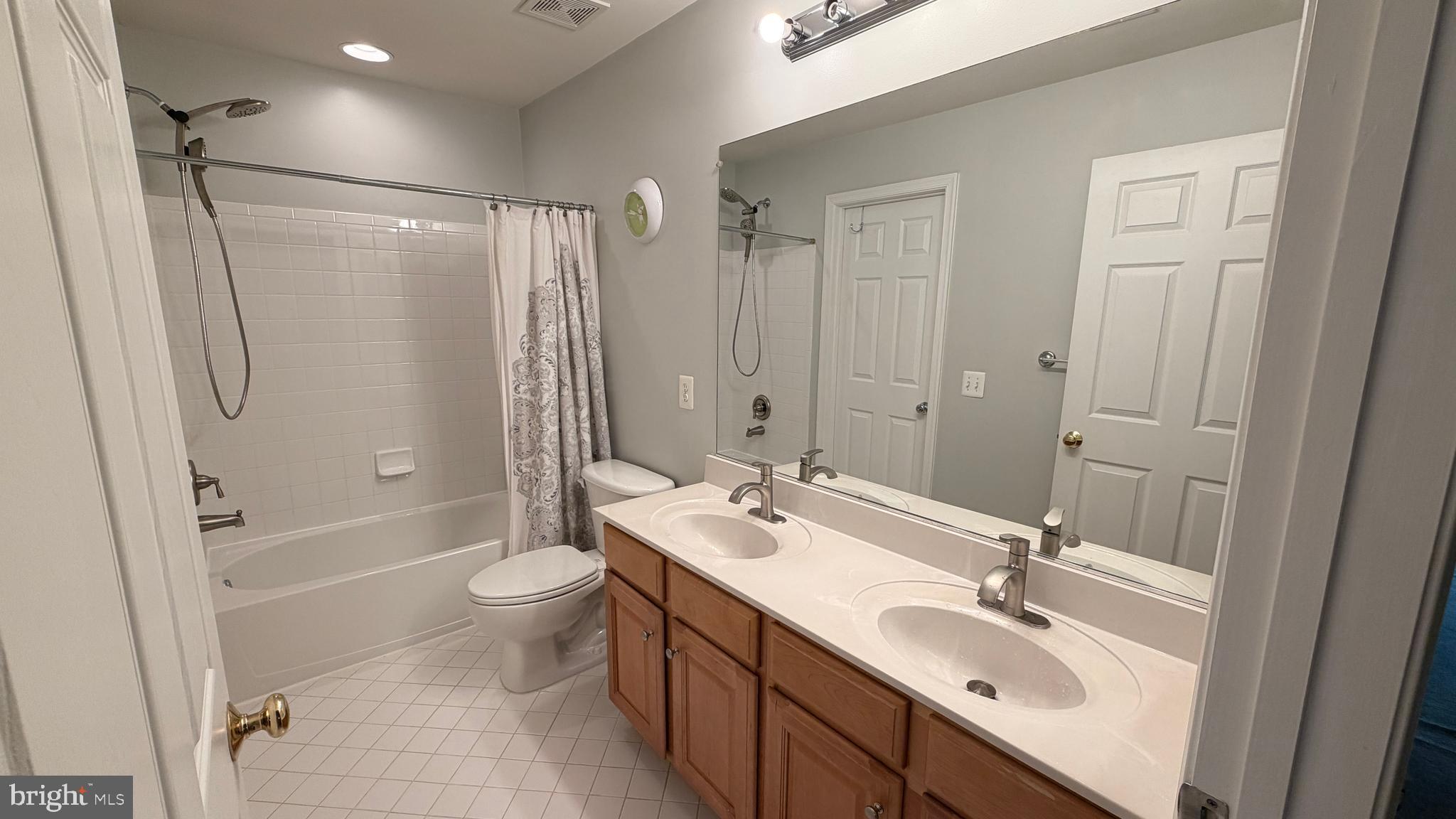 FAIRFAX CENTER LANDBAY - Residential