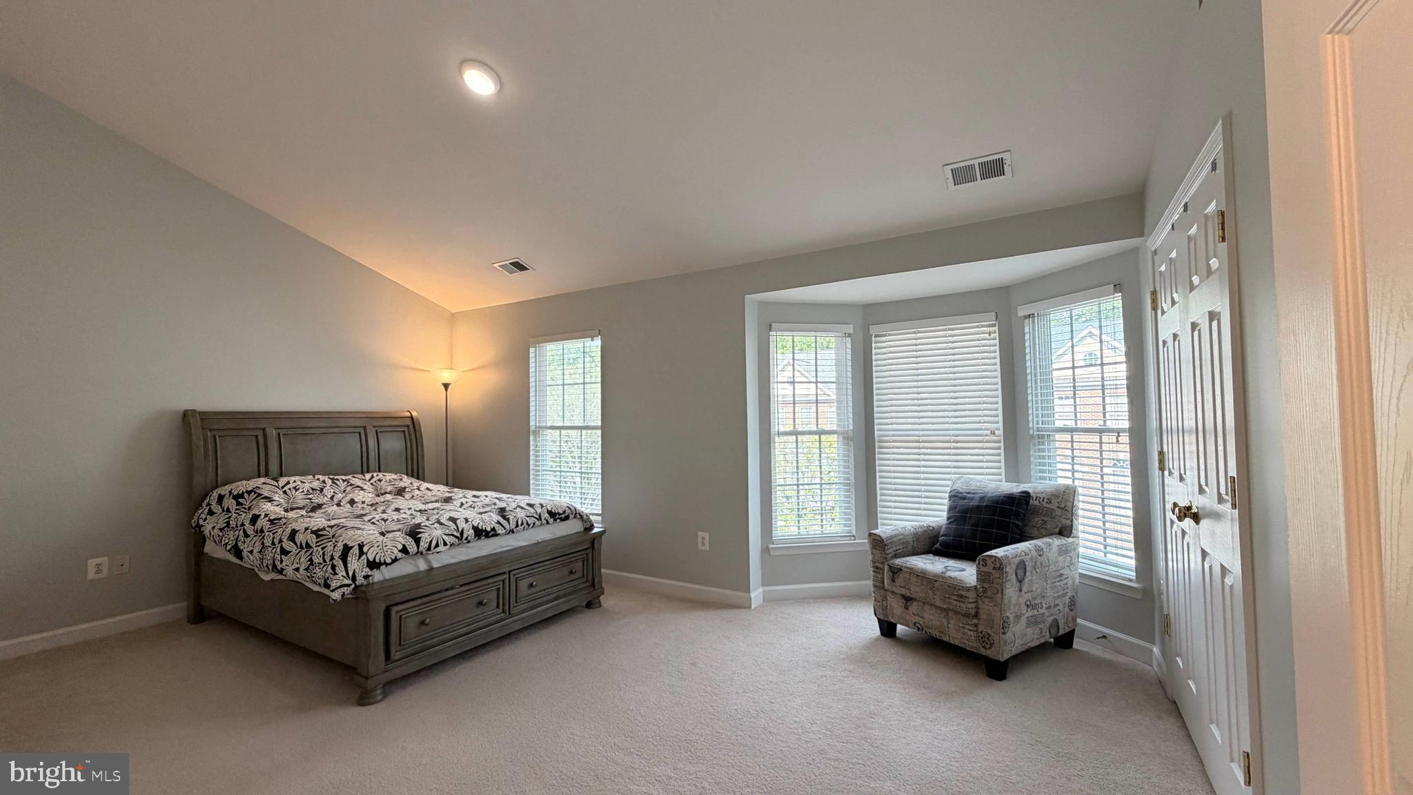 FAIRFAX CENTER LANDBAY - Residential