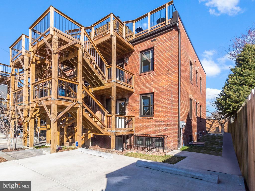 PARKER GRAY HISTORIC DISTRICT - Residential Lease