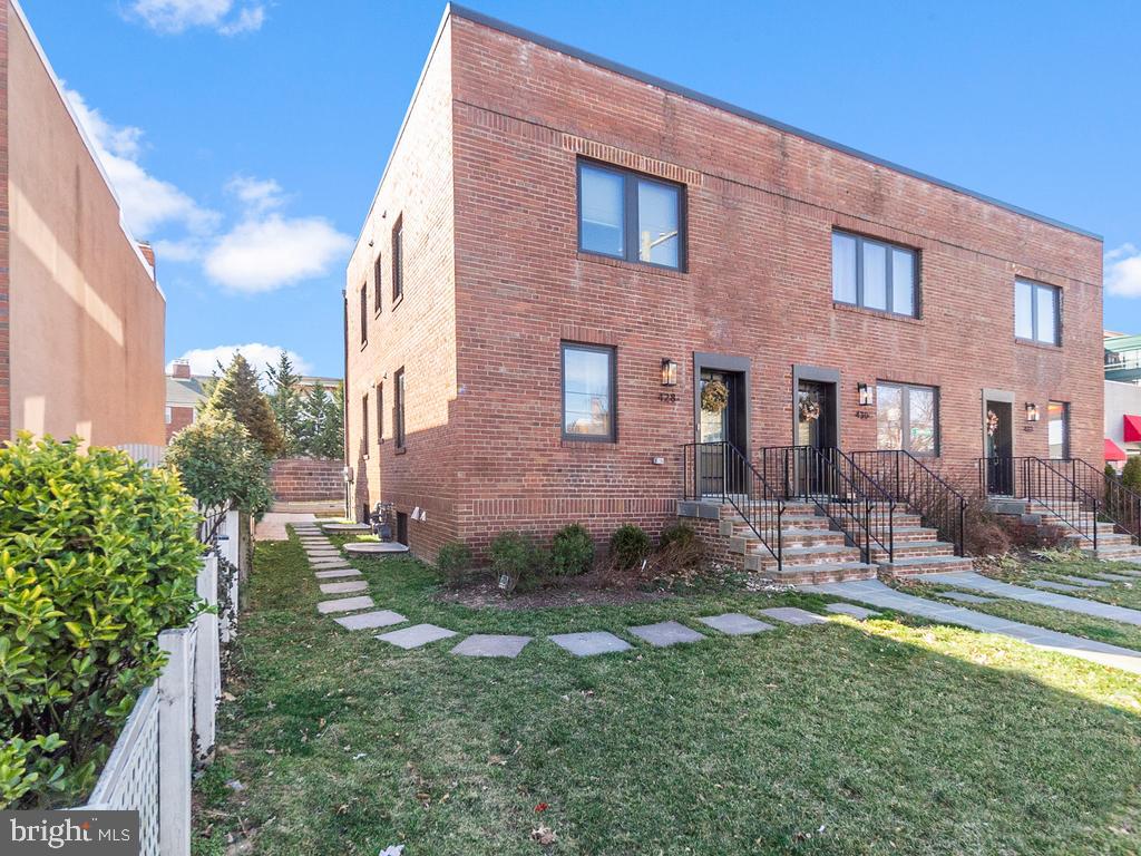 PARKER GRAY HISTORIC DISTRICT - Residential Lease