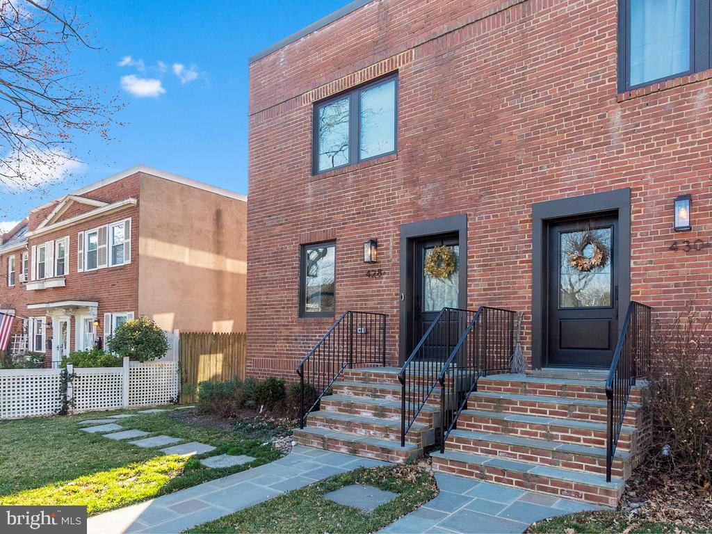 PARKER GRAY HISTORIC DISTRICT - Residential Lease