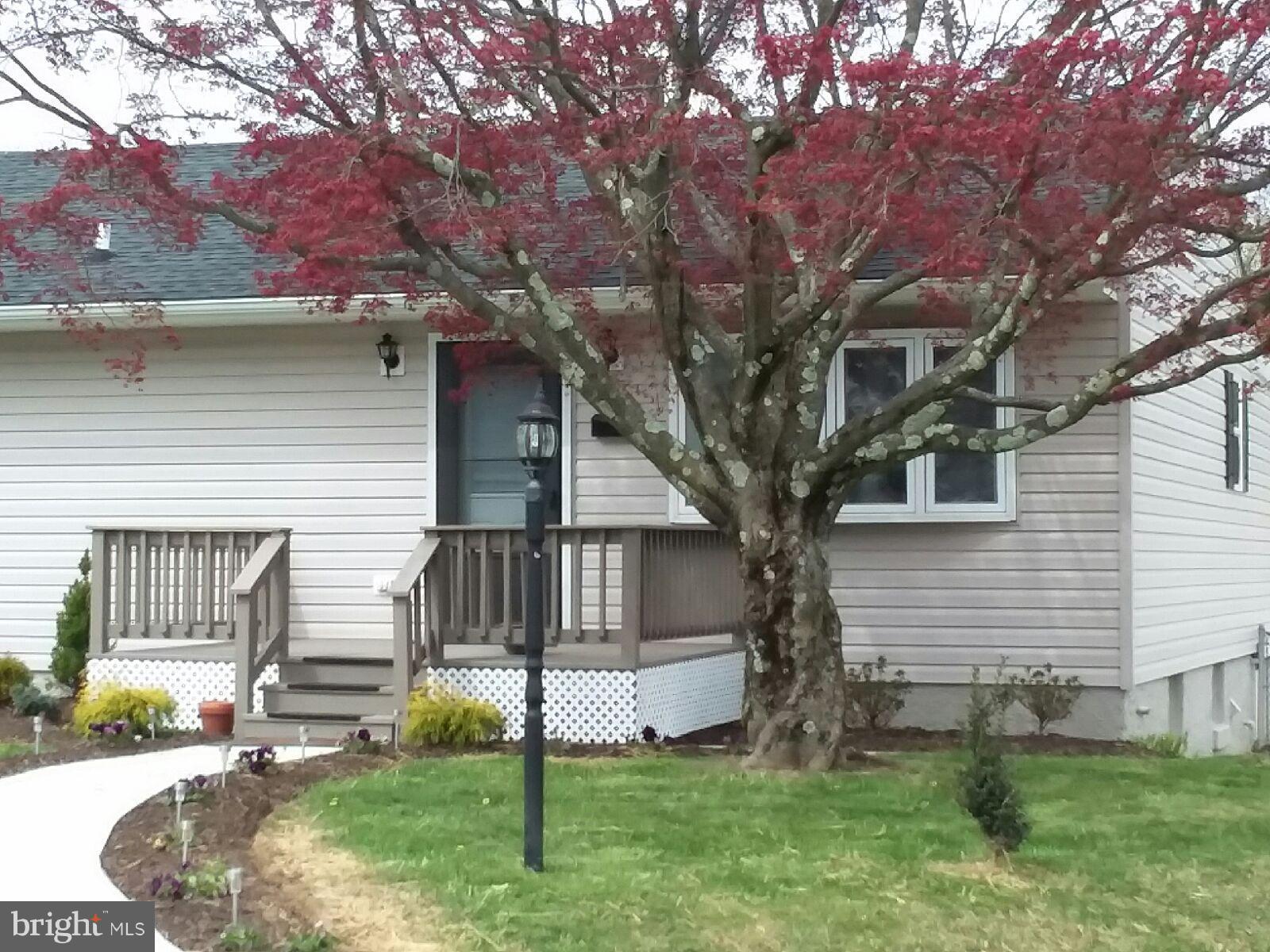 Fully renovated well maintained Rancher on 1/4 ACRE corner lot, Quiet st. near Cul-de-sac. 3 bed, 2 full bth w/ Gorgeous sunrm, formal dining or 4bed potential. Granite kitchen counters, Hardwood, Crown Molding, Lux Vinyl, Recessed lighting. High end fixtures, 6ft Jetted Tub, Ceramic tile & coolest lux shower! Enjoy outdoors & family inside large fenced yard. Close to Amenities. Warranty includ.