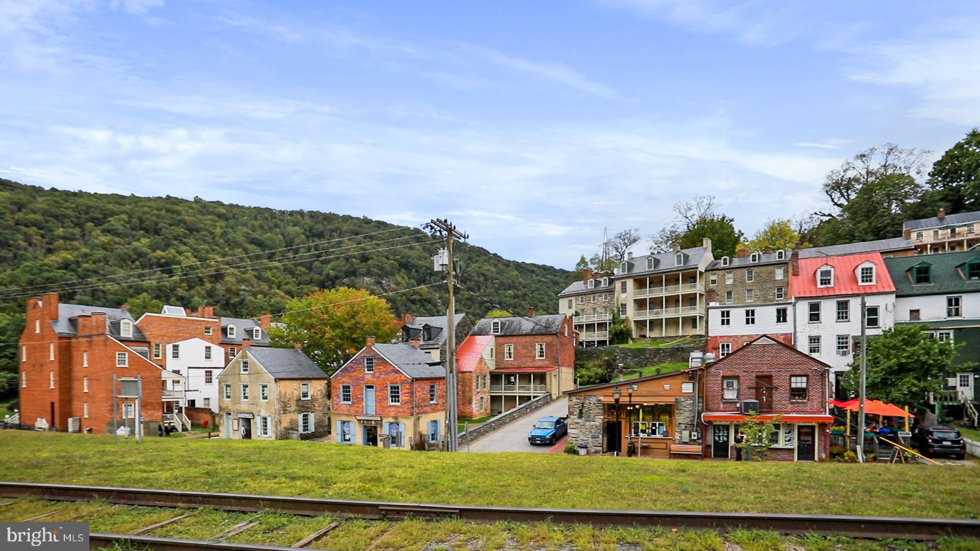 ASHLAND VILLAGE - Residential