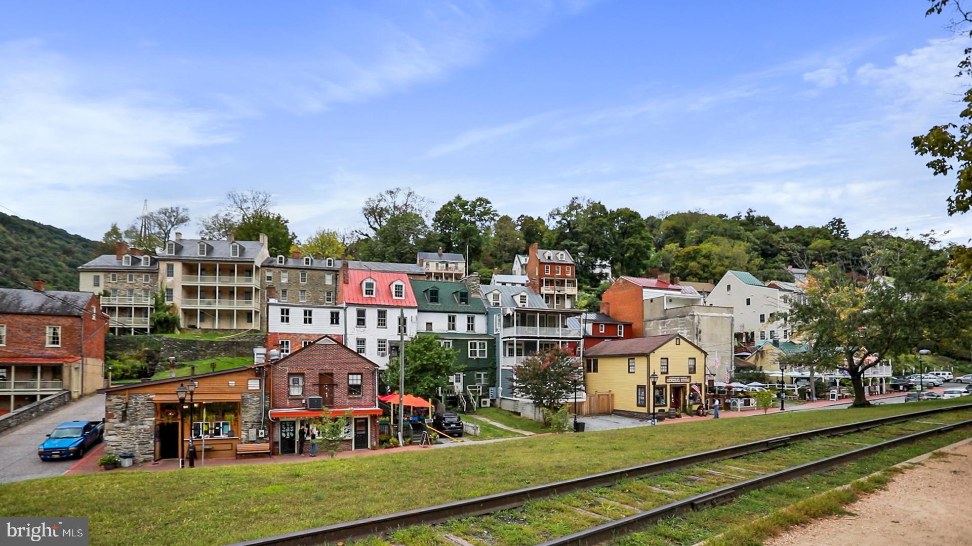 ASHLAND VILLAGE - Residential