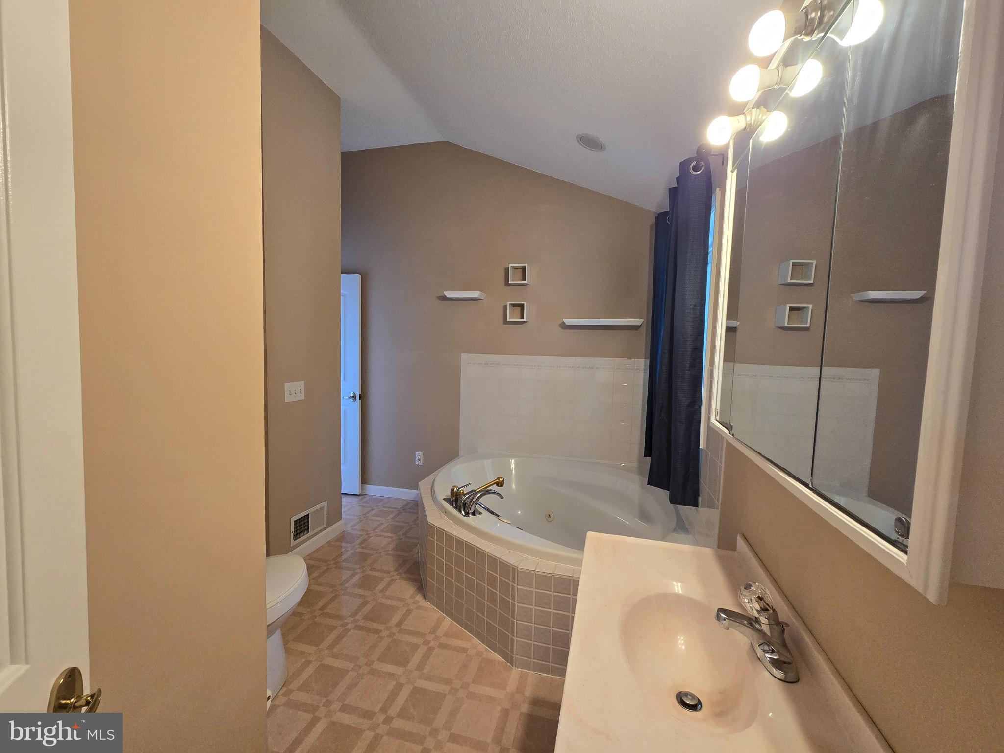 DUTCH ACRES - Residential