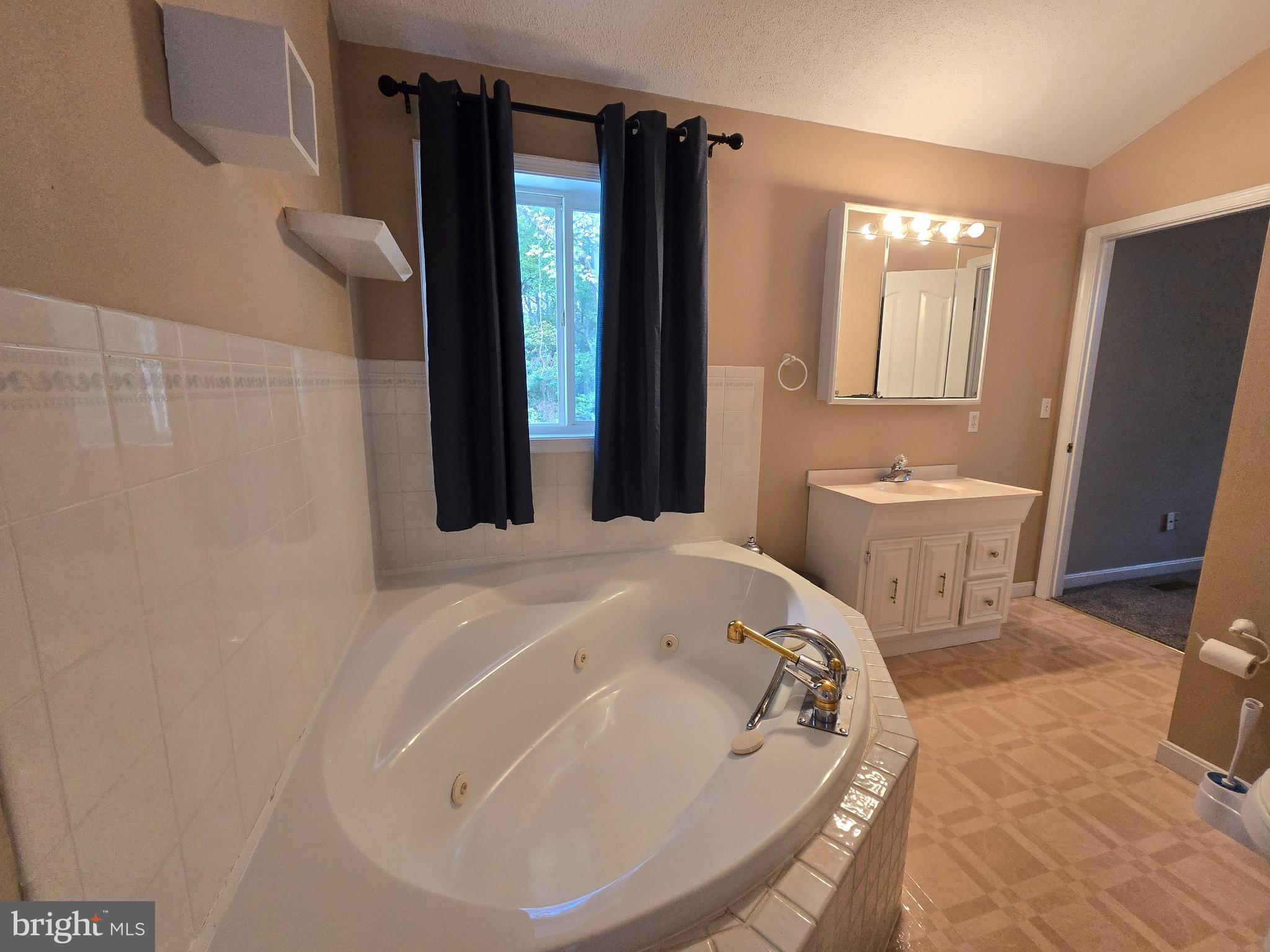 DUTCH ACRES - Residential