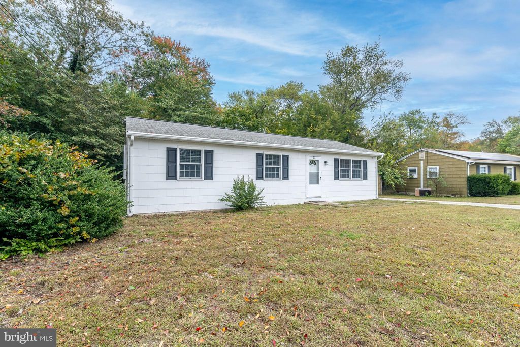 Photo of 23 W Shore Drive, SOUTHAMPTON, NJ 08088 (MLS # NJBL2097876)