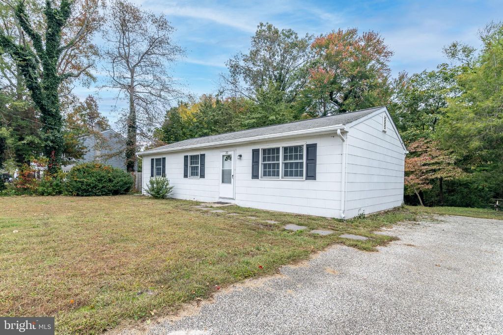 Photo of 23 W Shore Drive, SOUTHAMPTON, NJ 08088 (MLS # NJBL2097876)