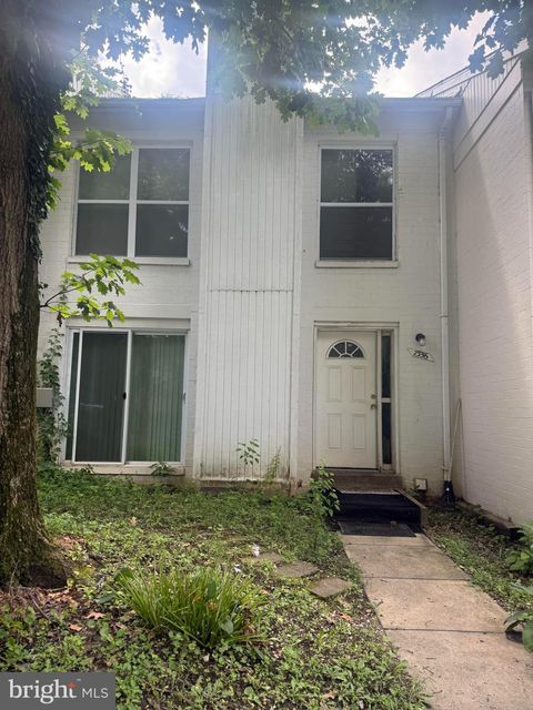 Townhouse For Sale - 7356 Broken Staff<br/> Columbiaville, MD 21045