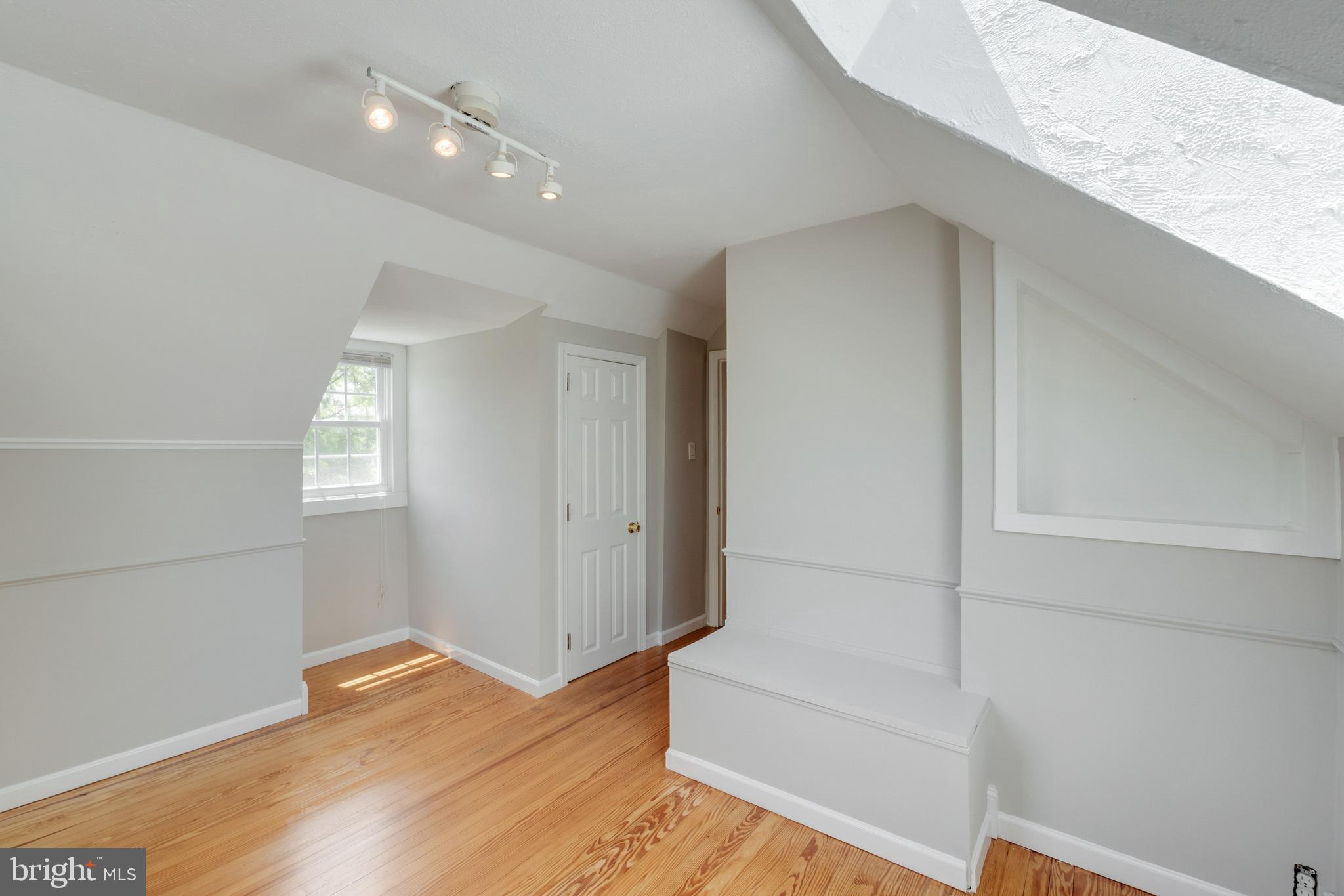 BUCKNELL MANOR - Residential