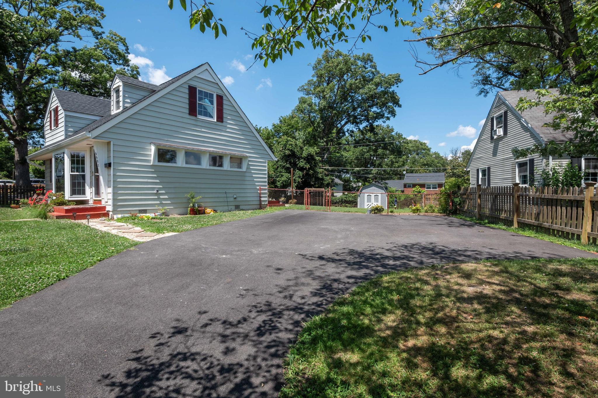 BUCKNELL MANOR - Residential