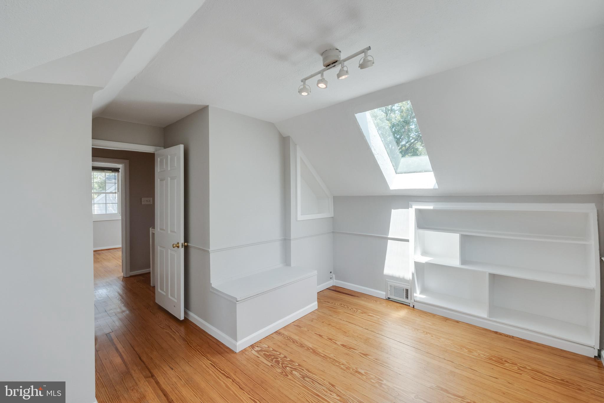 BUCKNELL MANOR - Residential