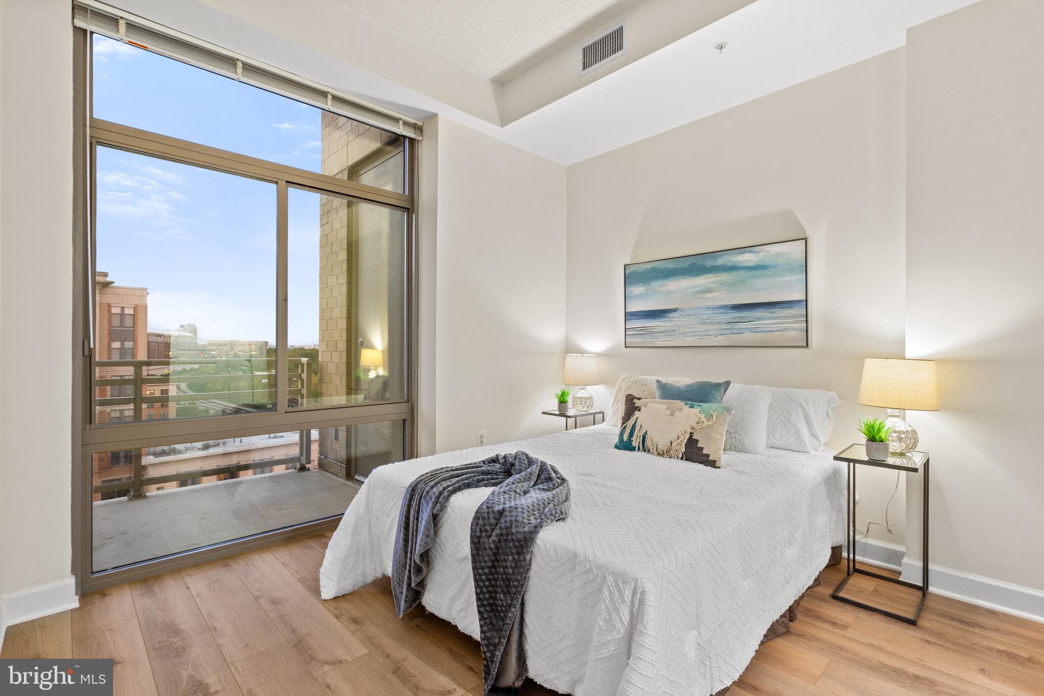 ECLIPSE ON CENTER PARK - Residential